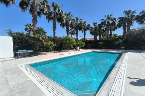 5 bedrooms House in Pervolia, Cyprus No. 101394 3