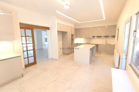 5 bedrooms House in Pervolia, Cyprus No. 101394 14