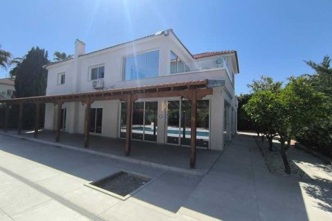 5 bedrooms House in Pervolia, Cyprus No. 101394 4