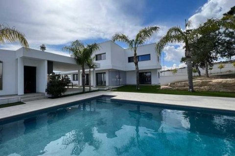 5 chambres Villa à Mouttagiaka, Cyprus No. 84112 1