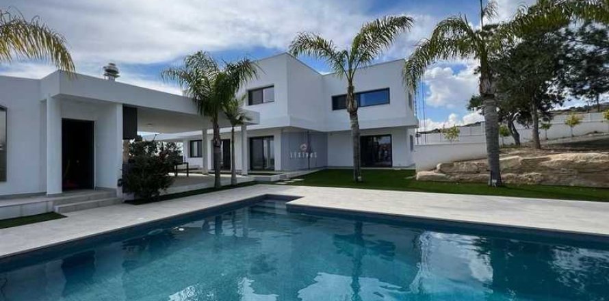 5 chambres Villa à Mouttagiaka, Cyprus No. 84112