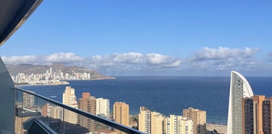 3 dormitorios Apartment en Benidorm, Spain No. 111745