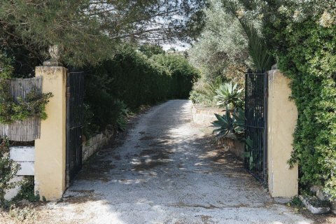 Land in Estepona, Spain No. 89984