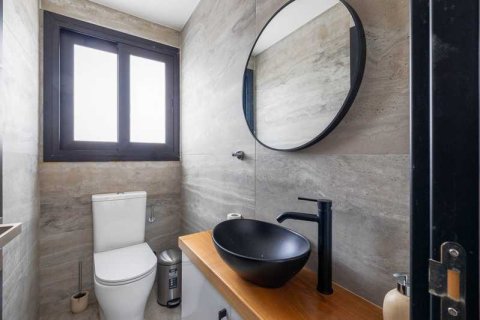 3 bedrooms Apartment in Limassol, Cyprus No. 103770 10