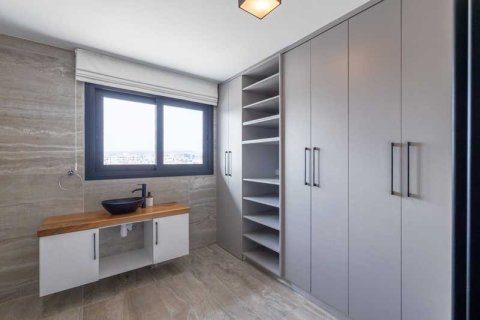 3 bedrooms Apartment in Limassol, Cyprus No. 103770 12