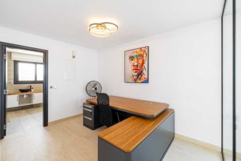 3 bedrooms Apartment in Limassol, Cyprus No. 103770 11