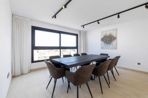 3 bedrooms Apartment in Limassol, Cyprus No. 103770 6