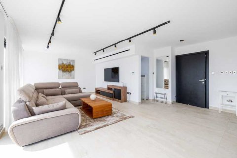 3 bedrooms Apartment in Limassol, Cyprus No. 103770 1