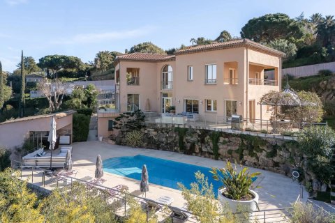 5 bedrooms Villa in Cannes, France No. 78791 1