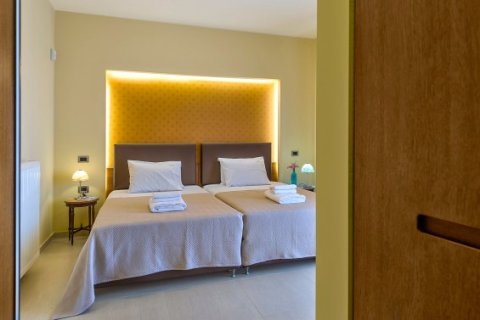 4 bedrooms Villa in Chania, Greece No. 24087 3