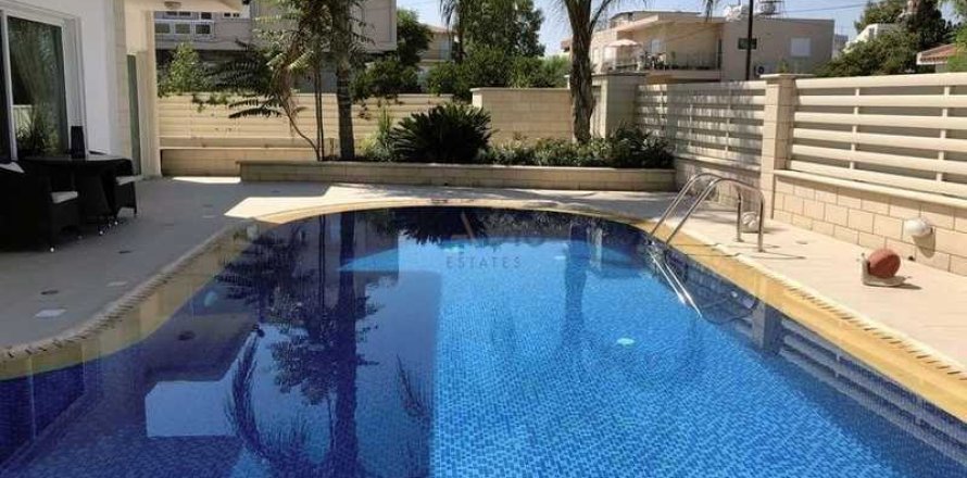4 bedrooms Villa in Nicosia, Cyprus No. 80752