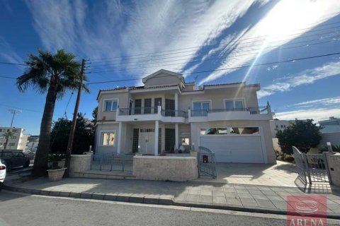 5 bedrooms Villa in Larnaca, Cyprus No. 79648 1