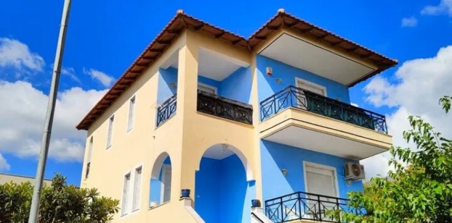 5 bedrooms House in Polygyros, Greece No. 108014