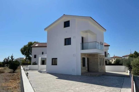 3 bedrooms House in Oroklini, Cyprus No. 82707 8