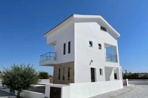 3 bedrooms House in Oroklini, Cyprus No. 82707 7