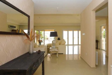 5 bedrooms Villa in Tala, Cyprus No. 101247 13