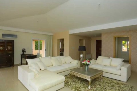 5 bedrooms Villa in Tala, Cyprus No. 101247 4