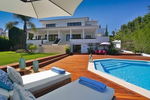 6 dormitorios House en Nueva Andalucía, Spain No. 25505