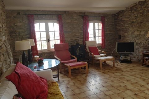 3 chambres House à Caussiniojouls, France No. 69451 7