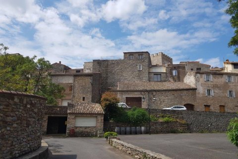 3 chambres House à Caussiniojouls, France No. 69451 1