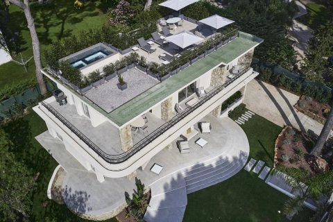5 bedrooms Villa in Antibes, France No. 74634 4