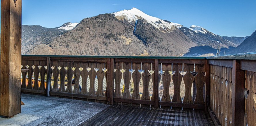 Дом с 5 спальнями в Ла Кот-д'Арбро, Франция №100233