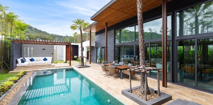 3 bedrooms Villa in Rawai, Thailand No. 97422