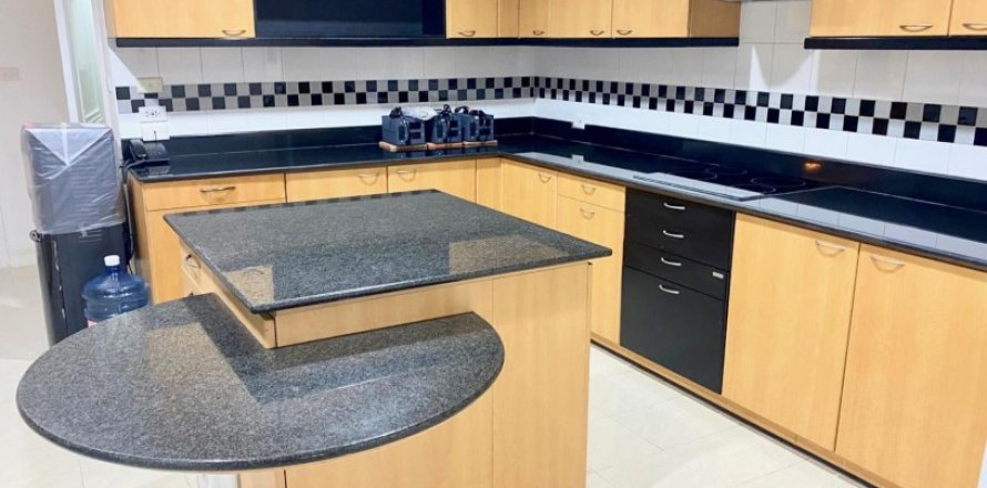 3 dormitorios House en Bangkok, Thailand No. 97164