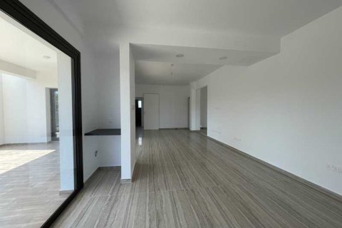 3 bedrooms Apartment in Germasogeia, Cyprus No. 33004 8