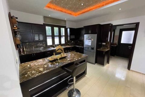 5 bedrooms House in Aradippou, Cyprus No. 31461 7