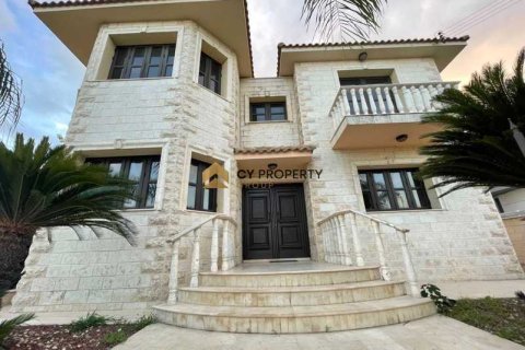 5 bedrooms House in Aradippou, Cyprus No. 31461 2