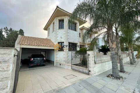 5 bedrooms House in Aradippou, Cyprus No. 31461 1