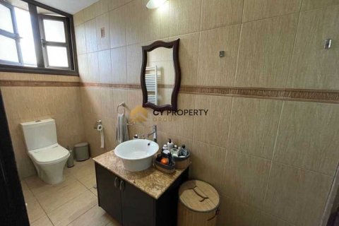 5 bedrooms House in Aradippou, Cyprus No. 31461 9