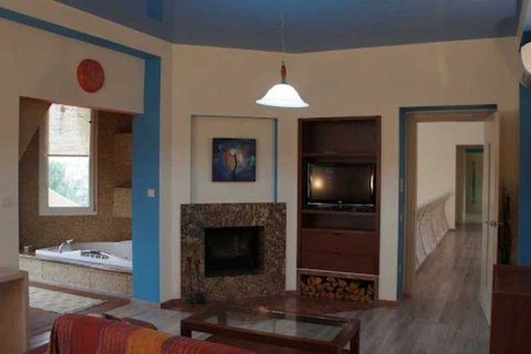 5 bedrooms Villa in Limassol, Cyprus No. 29718 3