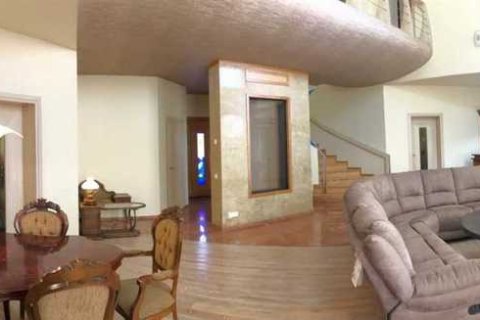 5 bedrooms Villa in Limassol, Cyprus No. 29718 9