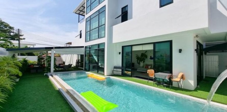 3 bedrooms Villa in Rawai, Thailand No. 98118