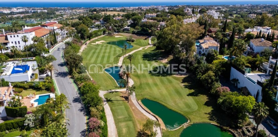 5 bedrooms Villa in Benahavis, Spain No. 123350