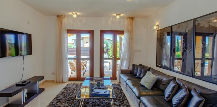 3 bedrooms Villa in Paphos, Cyprus No. 105480