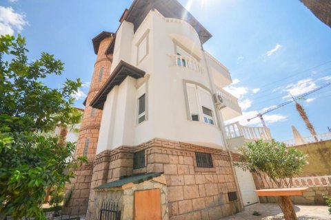 6 rooms Apartment in Mahmutlar, Turkey No. 21323