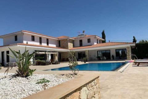 6 dormitorios Villa en Dromolaxia, Cyprus No. 83275 2