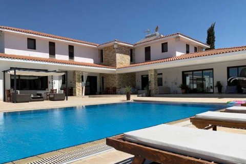6 dormitorios Villa en Dromolaxia, Cyprus No. 83275 1