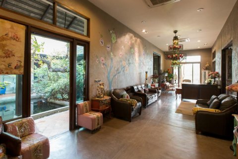 Commercial property in Chiang Mai, Thailand No. 98255 3