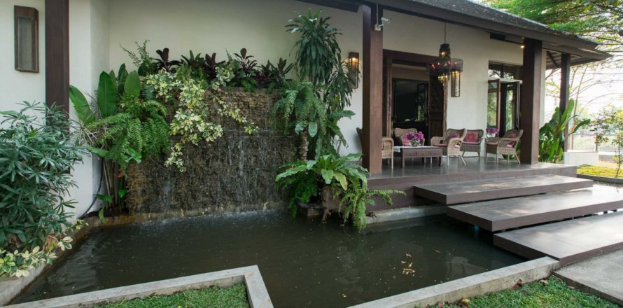 Commercial property in Chiang Mai, Thailand No. 98255