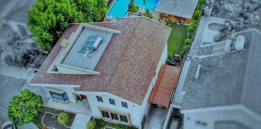 5 chambres House à Agios Athanasios, Cyprus No. 66125