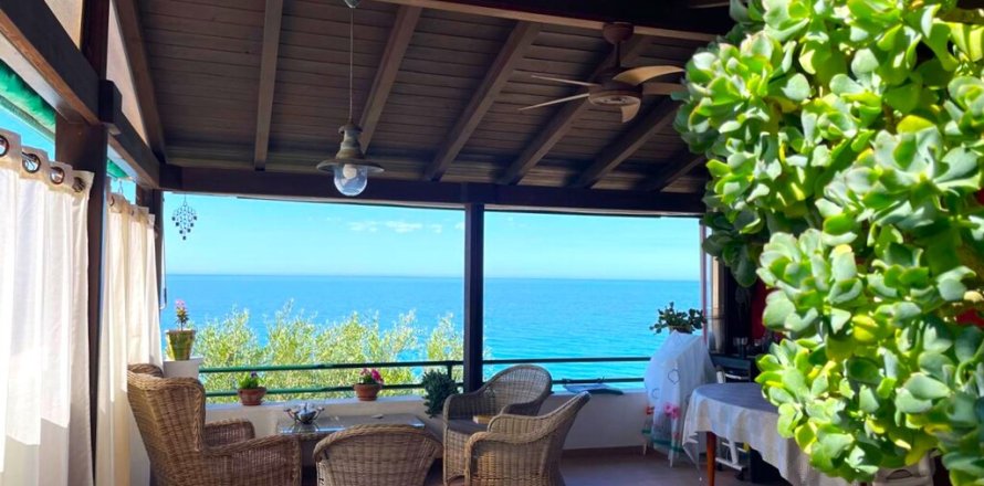 2 dormitorios Apartment en Corfu, Greece No. 107708