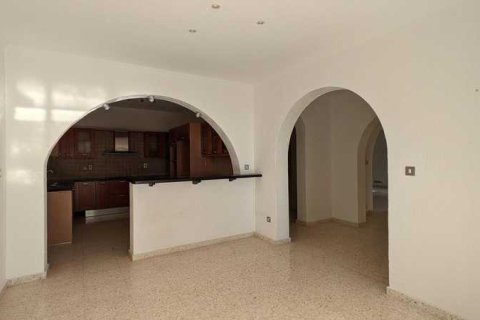 3 bedrooms Villa in Tala, Cyprus No. 84059 4