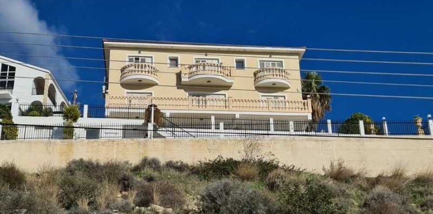 7 bedrooms Villa in Limassol, Cyprus No. 101344
