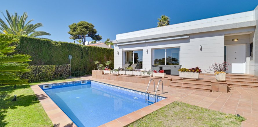 4 dormitorios House en Lloret de Mar, Spain No. 99126