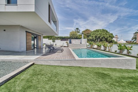 5 bedrooms Villa in Alicante, Spain No. 126880