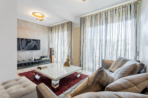 4 bedrooms Apartment in L'Eixample, Spain No. 26459